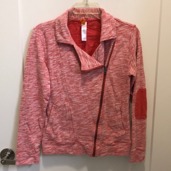 Lucy Zipup - Picture 1 of 5